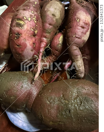 冷凍して傷んだサツマイモ 132841373