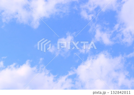 青空と白い雲・背景素材 青空と白い雲・背景素材 132842011