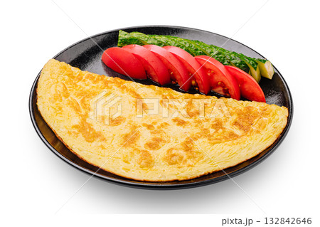 Delicious omelette served with fresh tomato and cucumber slices 132842646