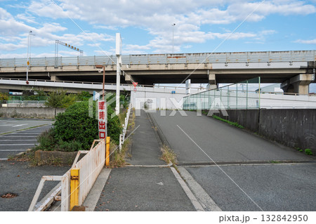 大阪府松原市 イズミヤ松原店 閉店の記録-閉鎖された臨時出口 大阪府松原市 イズミヤ松原店 閉店の記録-閉鎖された臨時出口 132842950
