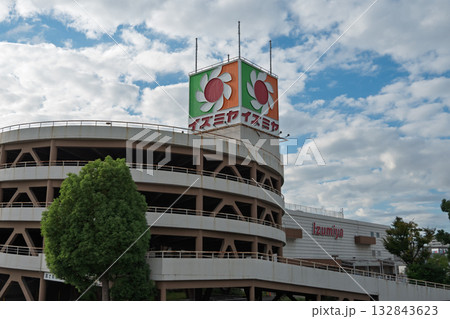 大阪府松原市 イズミヤ松原店 閉店の記録-看板と立体駐車場 大阪府松原市 イズミヤ松原店 閉店の記録-看板と立体駐車場 132843623