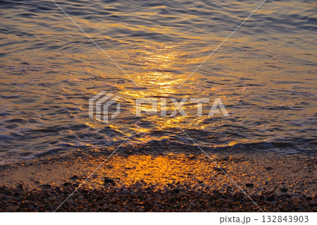 兵庫県南あわじ市　夕暮れの慶野松原海水浴場 132843903