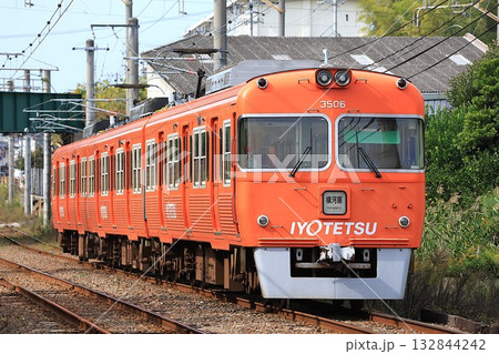 【伊予鉄道】3000系（高浜線：西衣山駅） 132844242