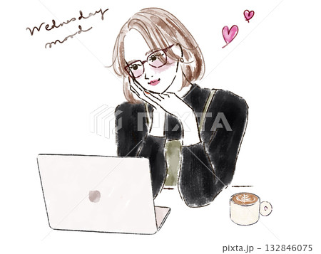 パソコンで仕事をしている女性 パソコンで仕事をしている女性 132846075