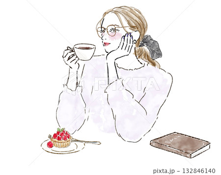 カフェでコーヒーを飲む女性 カフェでコーヒーを飲む女性 132846140