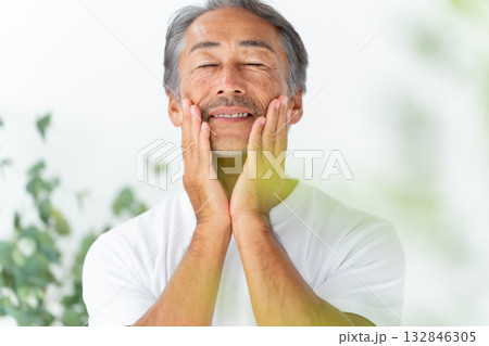 メンズビューティー　マッサージ　男性 132846305