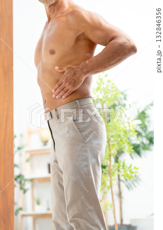 ダイエット　お腹　男性 132846356