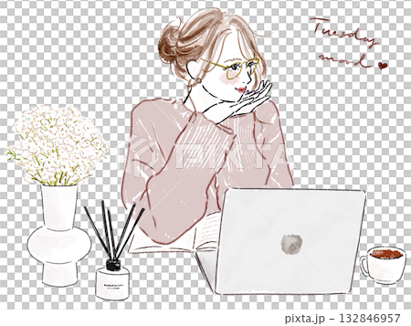 PCで仕事する頬杖するめがねの女性 132846957