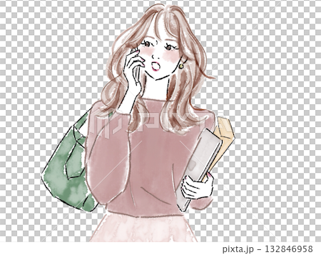 ファイルとPCを持つスマホで電話する女性 ファイルとPCを持つスマホで電話する女性 132846958