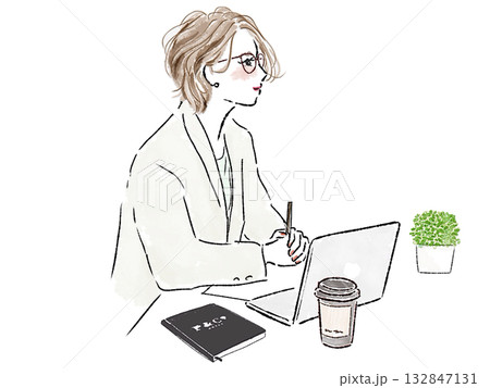 ノートパソコンで仕事をする女性 ノートパソコンで仕事をする女性 132847131