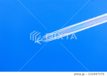 飛行機と空 132847370