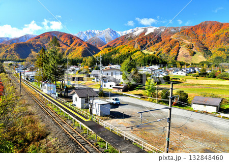 JR大糸線 飯森駅付近より白馬五竜スキー場方面を望む(長野県白馬村)【2025.11】 JR大糸線 飯森駅付近より白馬五竜スキー場方面を望む(長野県白馬村)【2025.11】 132848460