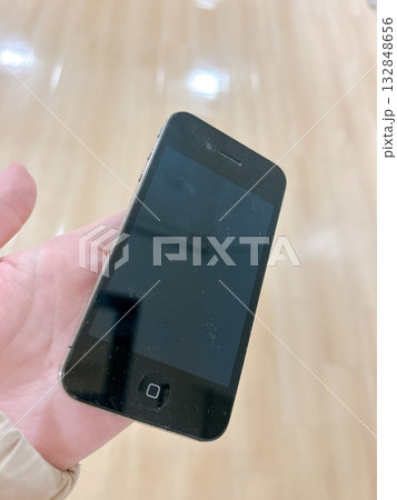 壊れた iPhone 壊れた iPhone 132848656