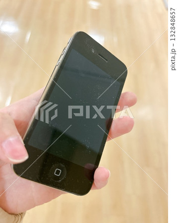 爆発しそうなiPhone 132848657