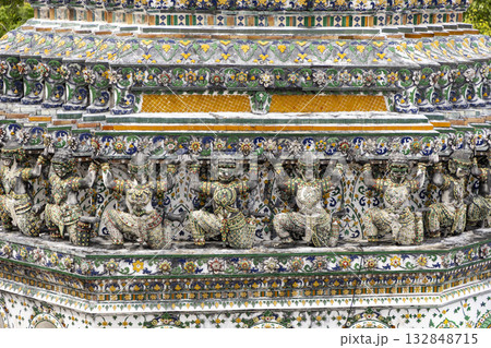 ワット・アルン(暁の寺) ワット・アルン(暁の寺) 132848715