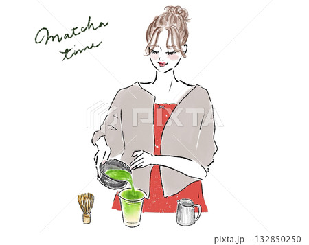 抹茶ラテを注いで作るおしゃれな女性 抹茶ラテを注いで作るおしゃれな女性 132850250