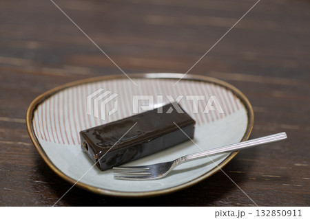 スティックタイプの羊羹 132850911