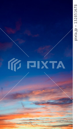 夕空素材(縦構図) 夕空素材(縦構図) 132851678