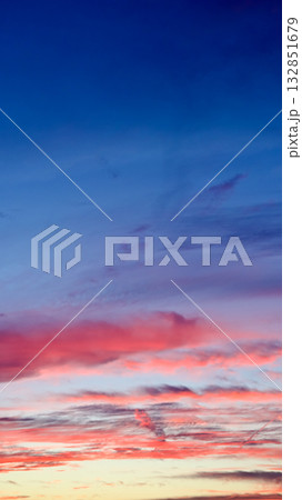 夕空素材(縦構図) 夕空素材(縦構図) 132851679