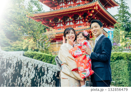家族　七五三　ポートレート 132856479