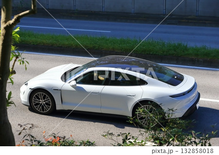 ドイツ製のスポーツカー（電気自動車）　イメージ 132858018