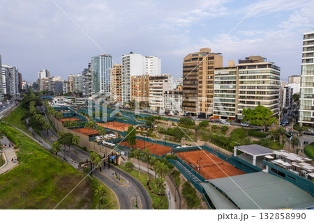 Aerial view of the descent of Balta in Miraflores. 132858990