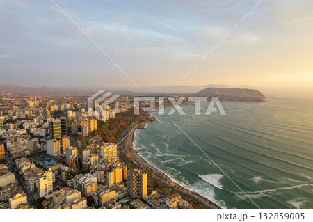 Aerial view of Miraflores and its boardwalk in Lima. 132859005