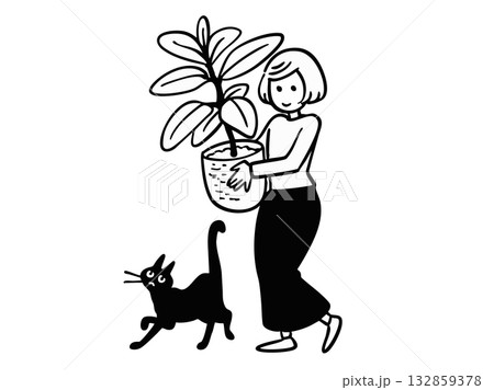 観葉植物を運ぶ女性 132859378