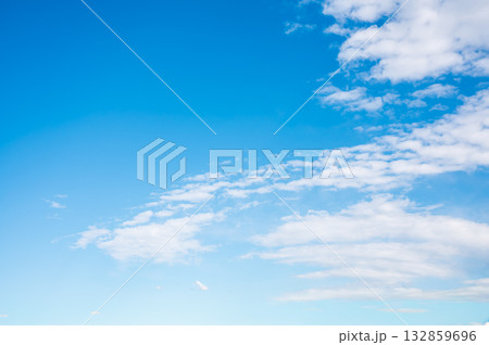 青い空と白い雲 132859696