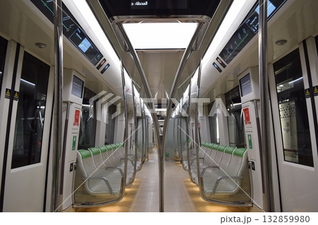 サウジアラビア リヤドメトロの車内 サウジアラビア リヤドメトロの車内 132859980