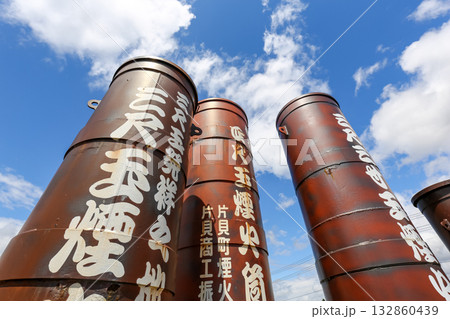 花火を打ち上げる煙火筒のモニュメント(片貝・新潟) 花火を打ち上げる煙火筒のモニュメント(片貝・新潟) 132860439