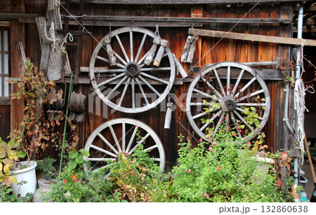 白川郷合掌集落の養蚕の道具 132860638