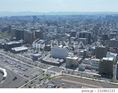 鹿児島市の南ふ頭旅客ターミナル付近の市街地の空撮 132862133