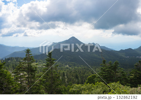 志賀草津高原ルートから望む山並み／群馬県 132862192