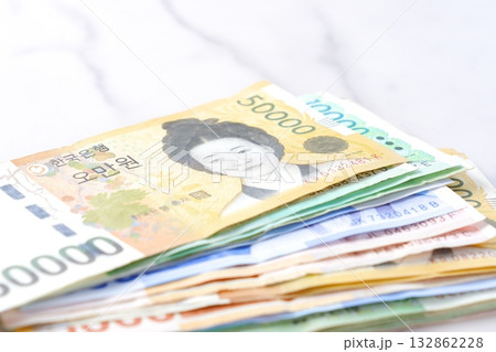 韓国Wonの紙幣 - 韓国の通貨、ウォンKRWの紙幣 韓国Wonの紙幣 - 韓国の通貨、ウォンKRWの紙幣 132862228