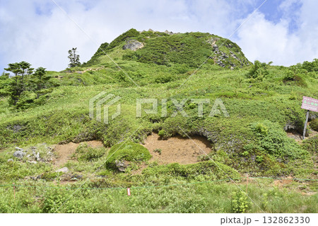 志賀草津高原ルートから望む山並み／群馬県 132862330