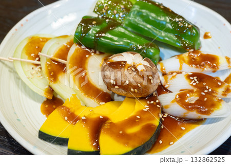おいしい焼き肉屋の野菜焼き 132862525