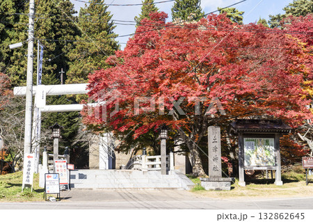 秋の土津神社(はにつじんじゃ) 参道の紅葉 もみじ 福島県猪苗代町 秋の土津神社(はにつじんじゃ) 参道の紅葉 もみじ 福島県猪苗代町 132862645
