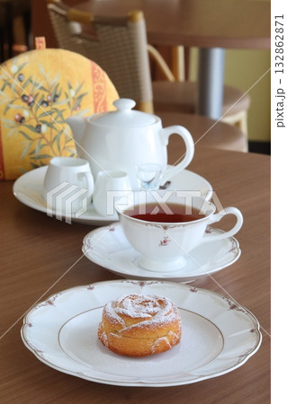 美味しそうなスイーツと紅茶 132862871