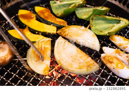 おいしい焼き肉屋の野菜焼き おいしい焼き肉屋の野菜焼き 132862891