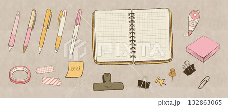 かわいい文房具の手描き風イラスト｜ノート,ペン,マスキングテープ,クリップ 132863065