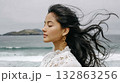 心地よい海風と女性 132863256