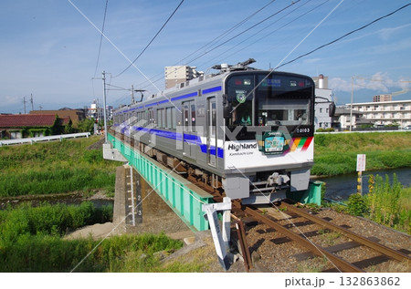 上高地線　鉄橋を走る 132863862