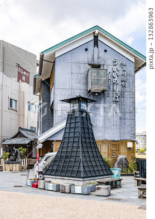 常夜灯が立つ長良川鵜飼船乗り場 常夜灯が立つ長良川鵜飼船乗り場 132863963