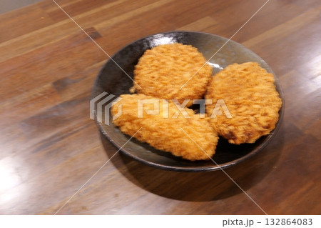 サクサクのコロッケの美味しい一皿 サクサクのコロッケの美味しい一皿 132864083