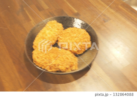 サクサクのコロッケの美味しい一皿 132864088