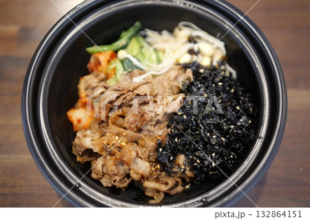 牛カルビビビンバ丼ビビンバ丼の素材 132864151