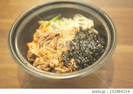 牛カルビビビンバ丼ビビンバ丼の素材 132864154