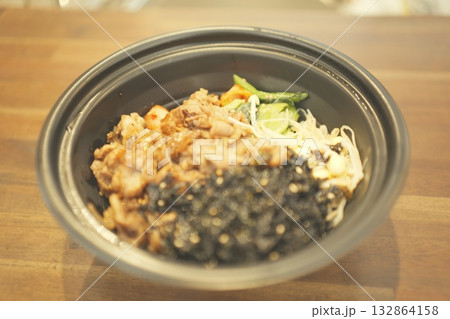 牛カルビビビンバ丼ビビンバ丼の素材 132864158
