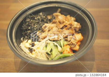 牛カルビビビンバ丼ビビンバ丼の素材 132864164